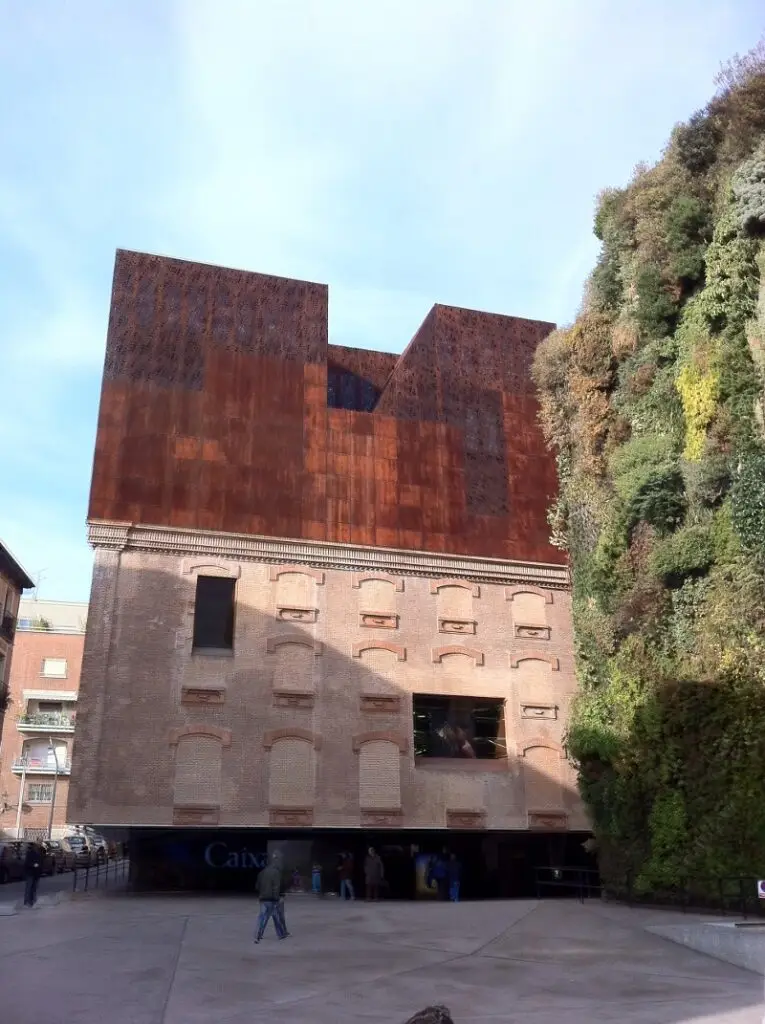 Haus Fassade Madrid vertikal